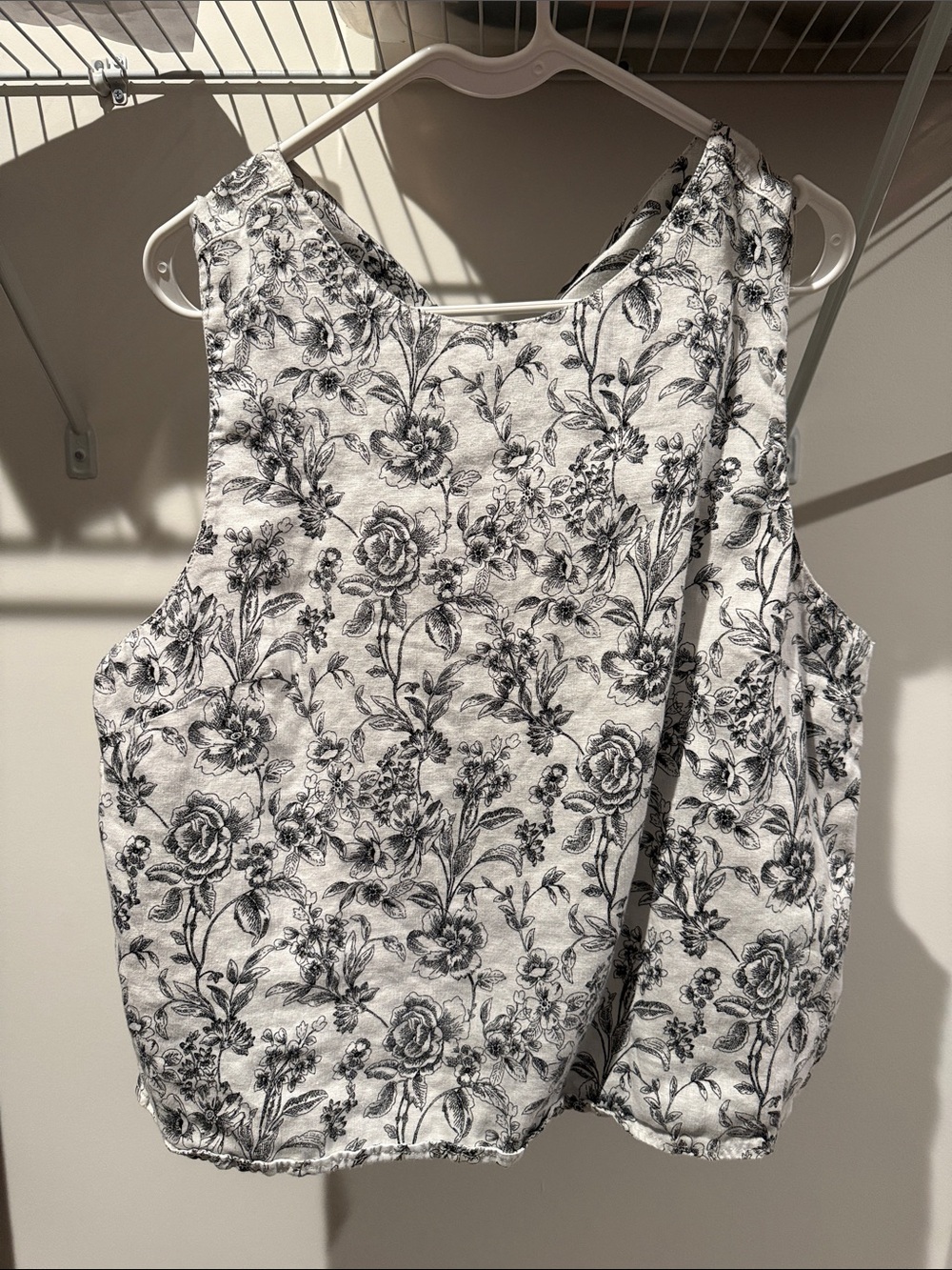 Sleeveless White Floral Print Cotton Top (reversible) - Picture 2 of 2